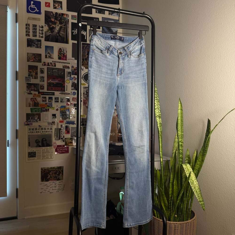 Hollister Highest-Rise Soft Stretch Light Wash Jeans W24 L31